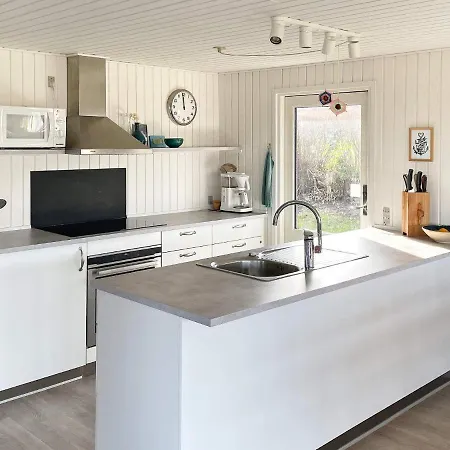 Дом отдыха Seaside Retreat In Varbjerg-by Traum *